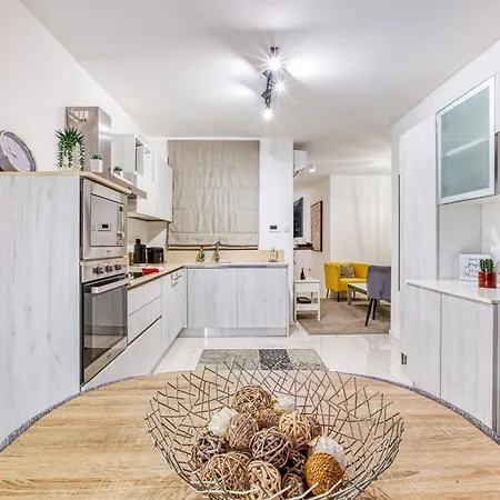 Contemporary 2-bedroom Escape