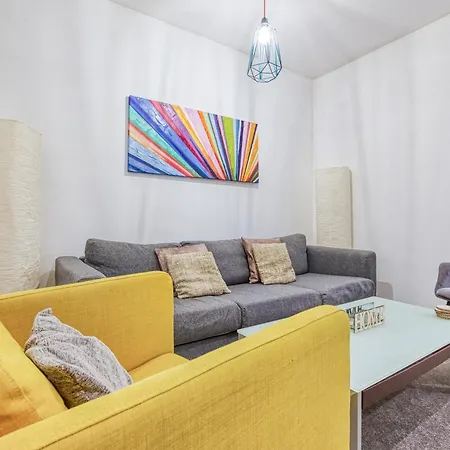 Contemporary 2-bedroom Escape
