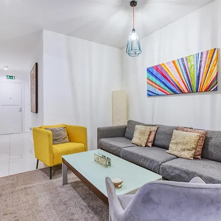 Contemporary 2-bedroom Escape *